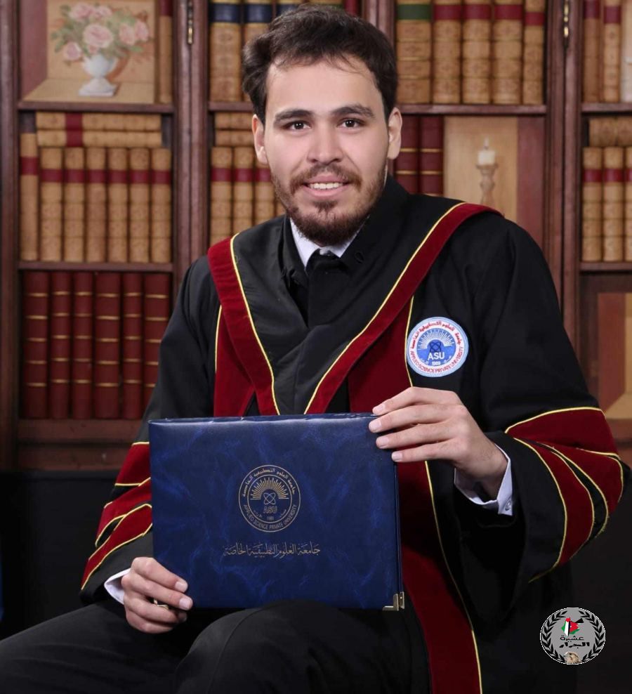 نهنئ ابن العم محمد حسن حسين جرار بمناسبة تخرجه من الجامعة تخصص حقوق بتقدير امتياز