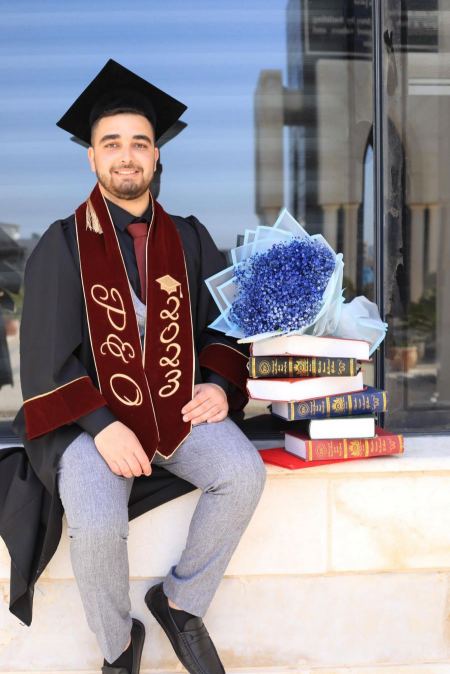 نهنئ ابن العم براء ياسر احمد جرار بمناسبة التخرج 