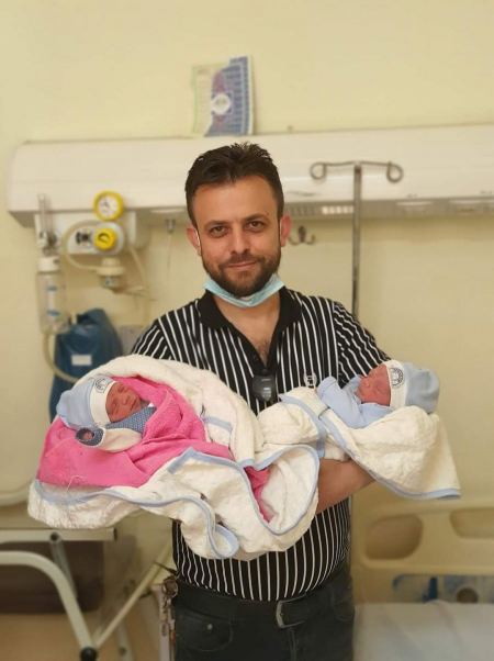 الف مبارك ابن العم أحمد سمير جرار ابو تميم بمناسبة قدوم التوأمين