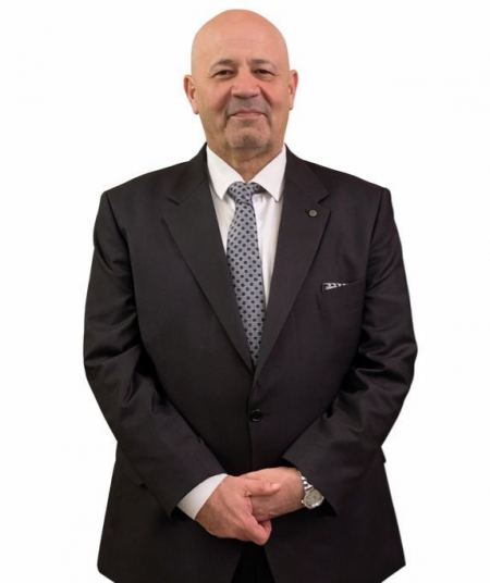 نتقدّم بأسمى آيات التهنئة والتبريك لابن العم السيد وائل جرّار