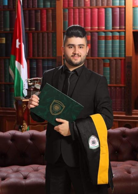 نهنئ ابن العم مازن معاذ أحمد جرار بمناسبة تخرجه من الجامعة تخصص محاسبة 