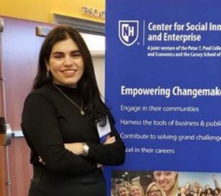 نهنئ بنت العم سارة محمد أمين جرار بمناسبة التخرج 