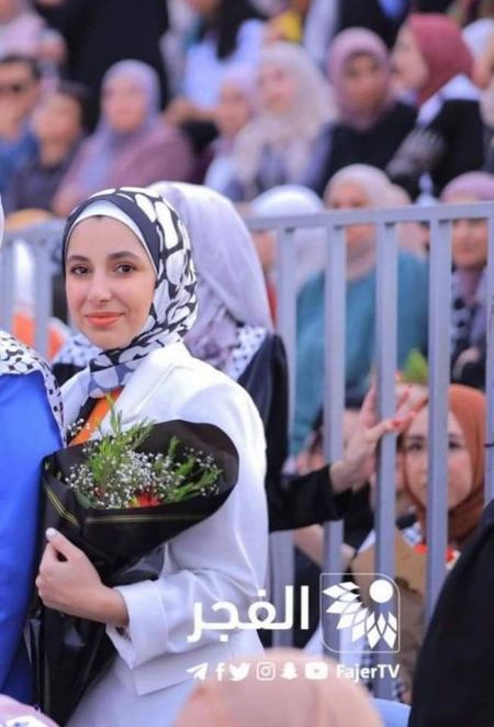 نهنئ بنت العم فاطمه محمد علي جرار بمناسبة التخرج 