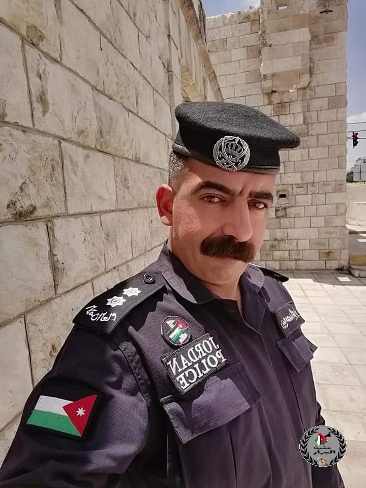 نهنئ ابن العم ربيع محمد نجيب عبداللطيف جرار بمناسبة ترفيعه إلى رتبة ملازم أول