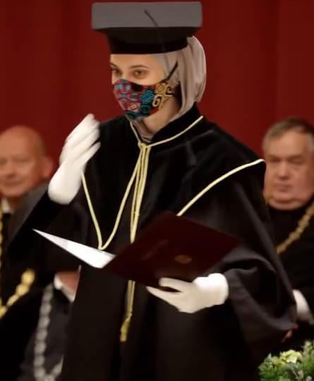 نهنئ بنت العم الدكتورة دعاء مازن فهمي بمناسبة تخرجها