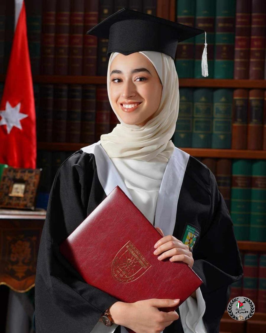 مبارك لإبنة العم الدكتورة دانة هاشم جميل جرار تخرجها من الجامعة 