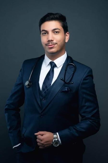 نهنئ ابن العم الدكتور أسامة هاشم محمود جرار بمناسبة التخرج 