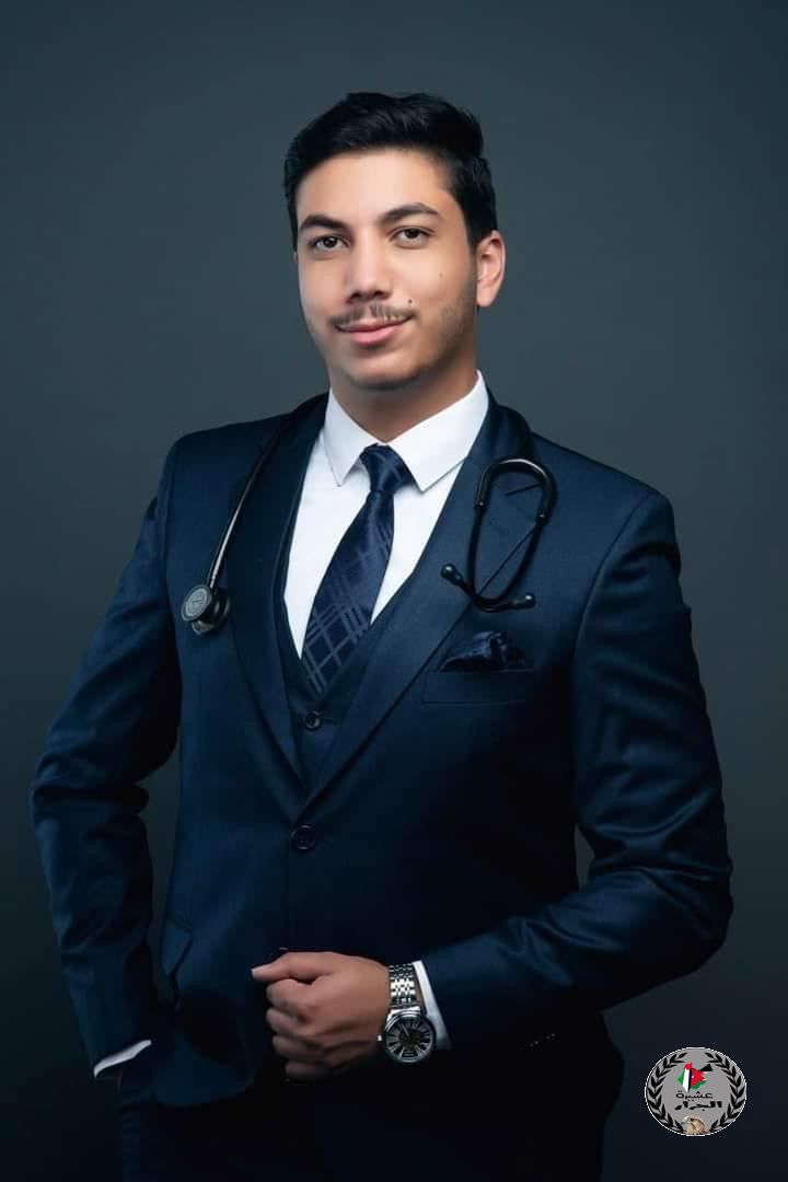 نهنئ ابن العم الدكتور أسامة هاشم محمود جرار بمناسبة التخرج 