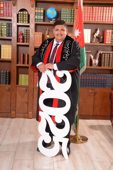 نهنئ ابن العم حذيفة عبدالفتاح جرار بمناسبة تخرجه
