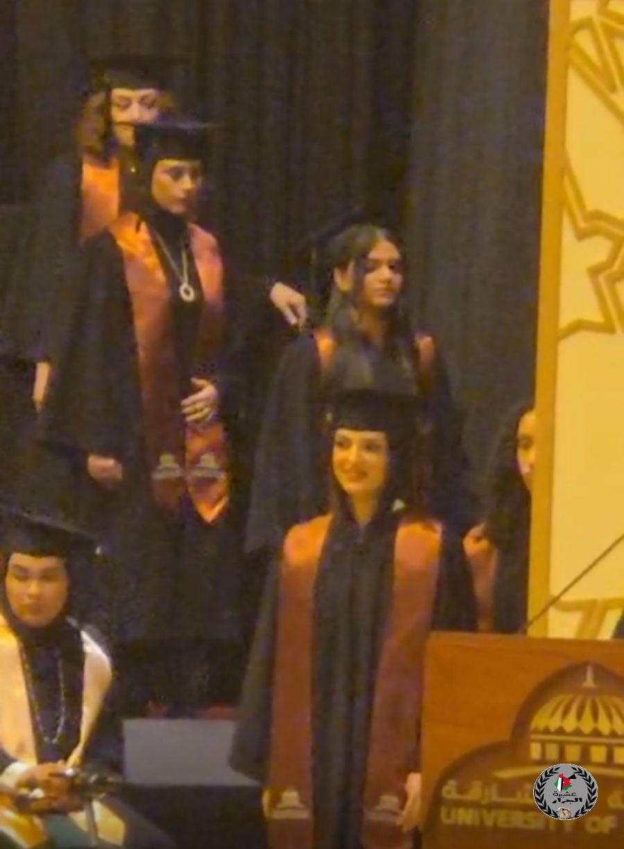 نهنئ بنت العم حنين فوزي فياض جرار بمناسبة تخرجها من جامعه الشارقه