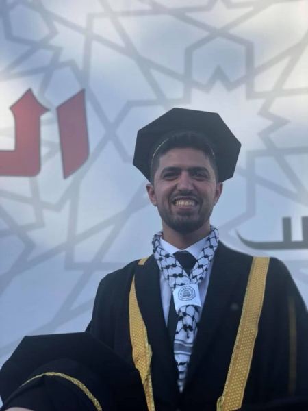 تهنئة لابن العم الدكتور" محمود مصطفى جرار " بمناسبة التخرج 