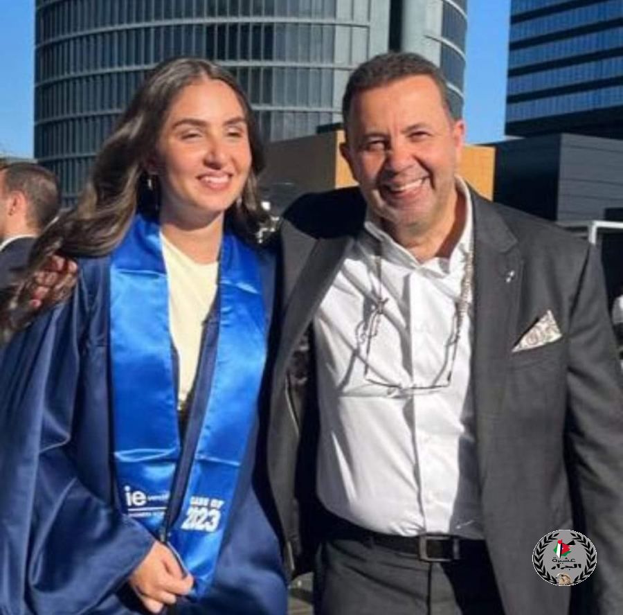 نهنئ بنت العم زين مازن جرار بمناسبة التخرج من الجامعه