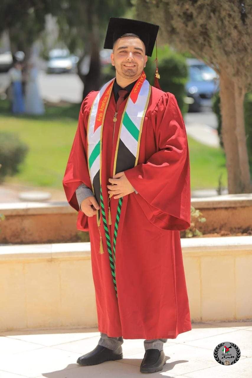 نهنئ ابن العم براء ياسر جرار بمناسبة التخرج 