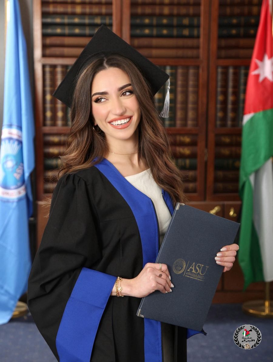 نهنئ بنت العم لين احمد توفيق جرار بمناسبة التخرج 