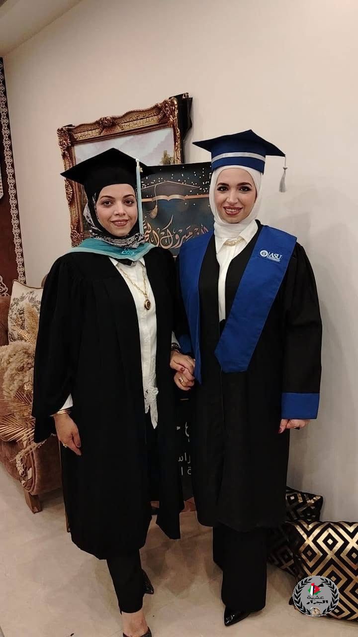 نهنئ بنات العم مروة و ياسمين عبدالمحسن جرار بمناسبة تخرجهما من الجامعة بالشهادتين العليا