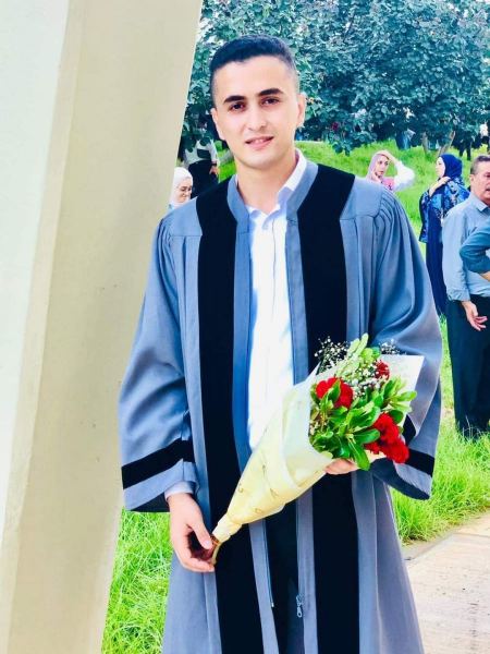 نهنى ابن العم أحمد حكم سعيد جرار بمناسبة التخرج 