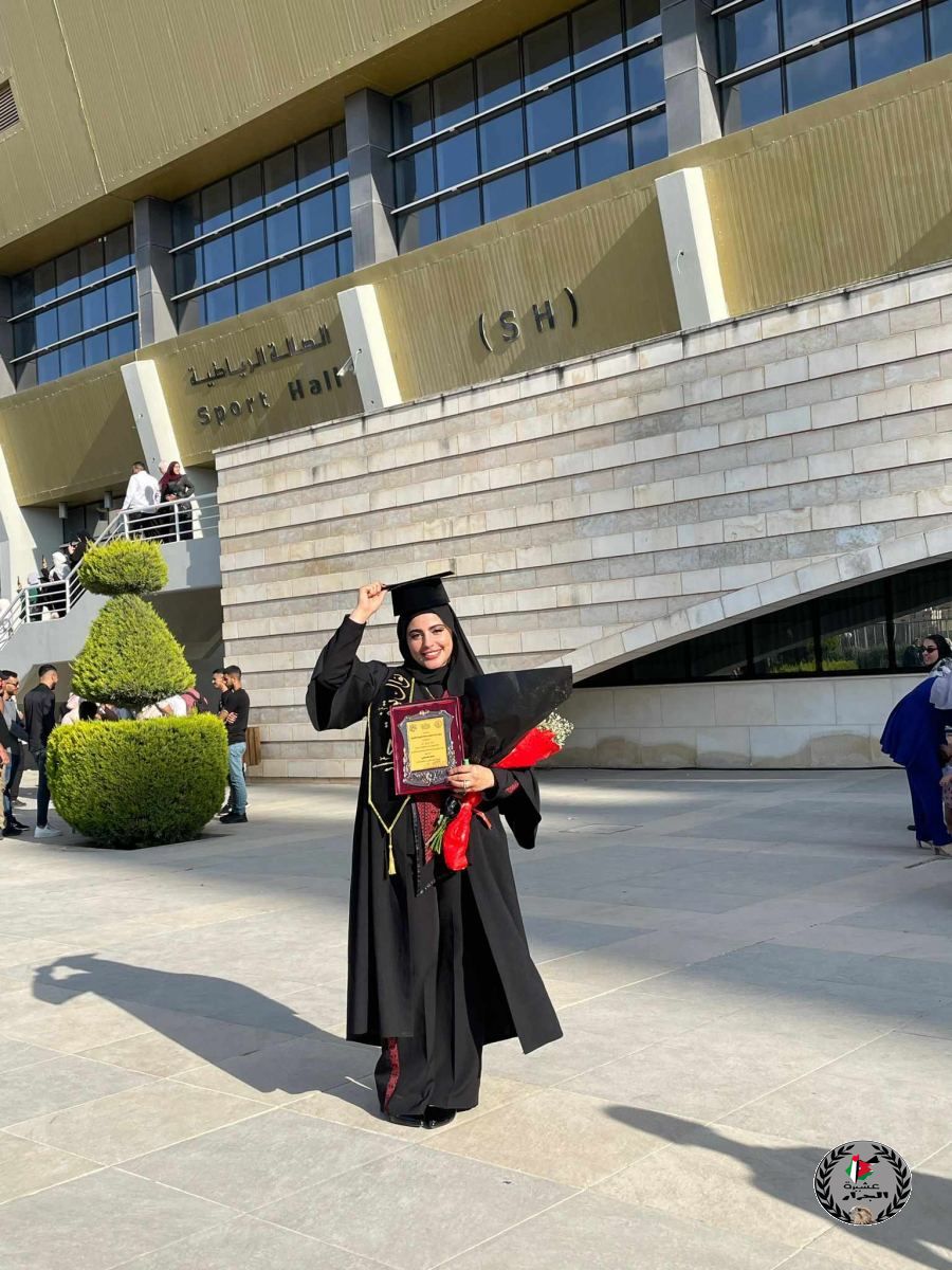 نهنئ بنت العم نوال توفيق اسعد جرار بمناسبة تخرجها من الجامعة