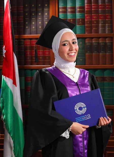 نهنئ بنت العم روان عبدالله امين جرار بمناسبة حصولها على درجة الماجستير