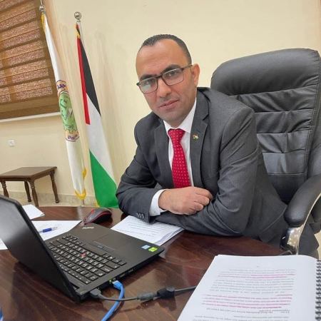 نهنئ ابن العم الدكتور طارق توفيق محمد جرار بمناسبة تكليفه رئيسا لقسم أدارة ألأعمال والاقتصاد في جامعة فلسطين التقنية خضوري