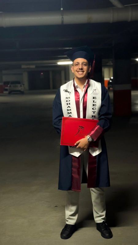 نهنئ ابن العم محمد عدنان توفيق جرار بمناسبة التخرج 