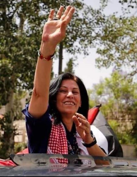 محكمة الاحتلال العسكرية في "عوفر" تمدد اعتقال القيادية الأسيرة خالدة جرار لمدة 6 أيام.