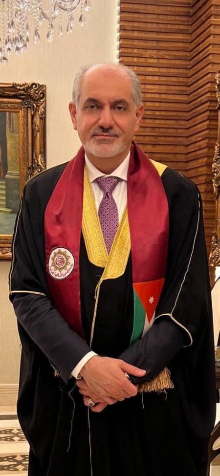نهنئ ابن العم الدكتور أيمن سليمان جرار ابو باسل بمناسبة حصوله على درجة الدكتوراه 